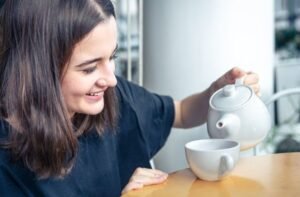 How Does Tea Etiquettes Apply to Milk and Serving