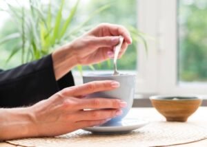 What Are the Stirring Rules in Tea Etiquette